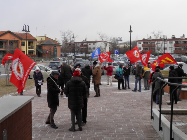 Di seguito le foto del sit-in per il convegno all’OIC, zona Mandria Padova, dove ‘madonnadellelacrime’ Fornero avrebbe dovuto presenziare, a sponsor di assicurazioni private per i malanni della terza età: […]