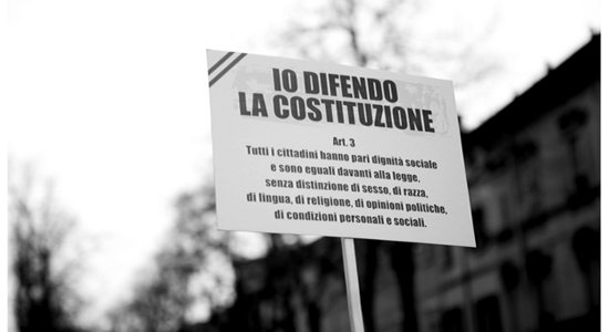 di Stefano Rodotà Stiamo vivendo una fase costituente senza averne adeguata consapevolezza, senza la necessaria discussione pubblica, senza la capacità di guardare oltre l’emergenza. È stato modificato l’articolo 81 della […]