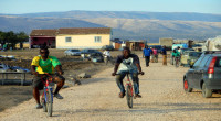 Alla baraccopoli di Rignano Garganico (Foggia) i migranti africani occupati nelle raccolte agricole sono già un migliaio. Qui non sono ancora arrivati i leader sindacali e politici della sinistra italiana. […]