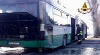 L’autobus che sabato ha preso fuoco ad Ospedaletto Euganeo, mentre trasportava una settantina di studenti, o i deragliamenti del metrobus, fanno notizia, vengono segnalati dai media, provocano qualche momentanea discussione. […]