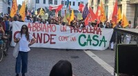 Corteo ieri pomeriggio a Padova, dal piazzale della stazione FS al Municipio. Manifestazione convocata dai Comitati inquiline/i delle case popolari, dalle Comunità migranti, dagli studenti, dagli Sportelli sociali di Via […]